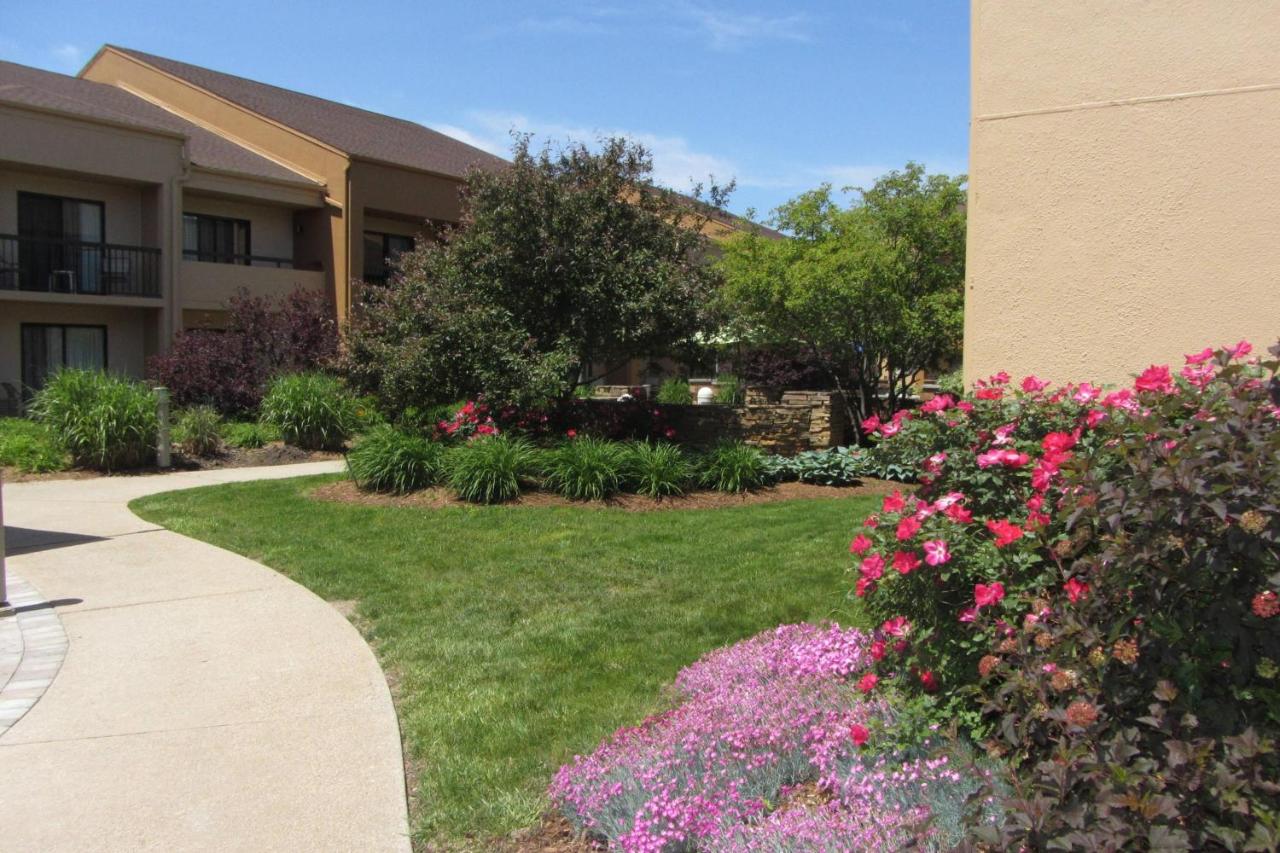 | Courtyard by Marriott Rockford