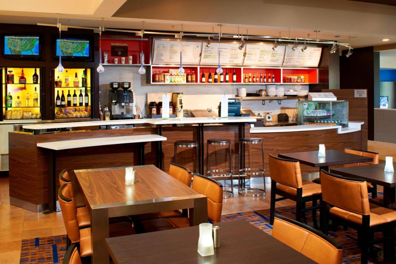 | Courtyard by Marriott Rockford