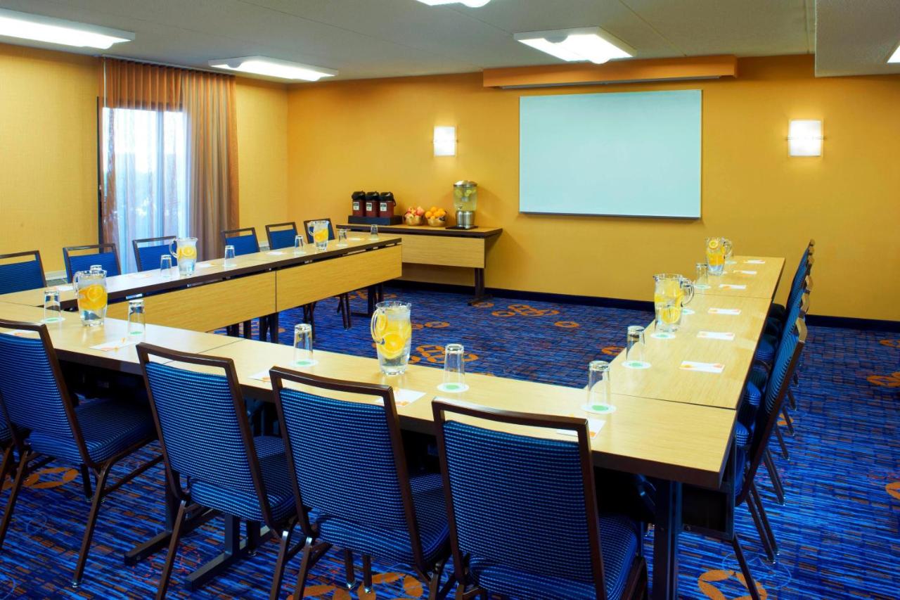 | Courtyard by Marriott Rockford
