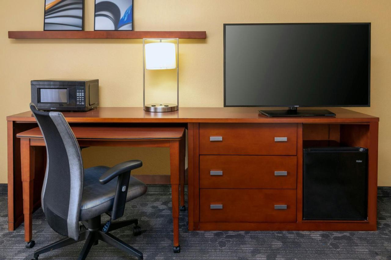 Guest room, 1 King, 1 Sofa bed at Courtyard by Marriott Oklahoma City Airport