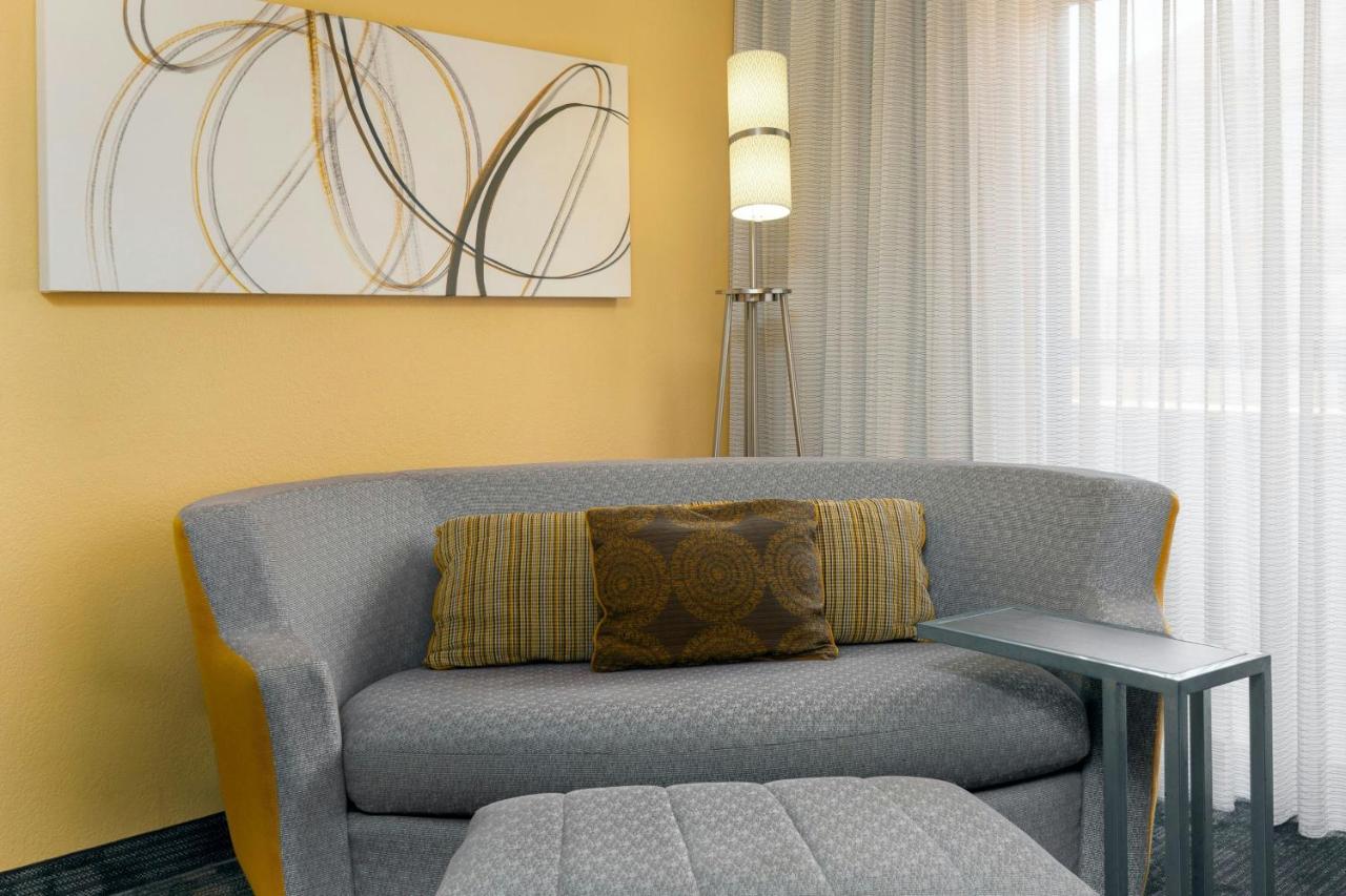 Guest room, 1 King, 1 Sofa bed at Courtyard by Marriott Oklahoma City Airport