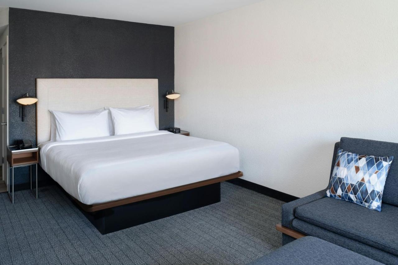 | Courtyard Providence Lincoln