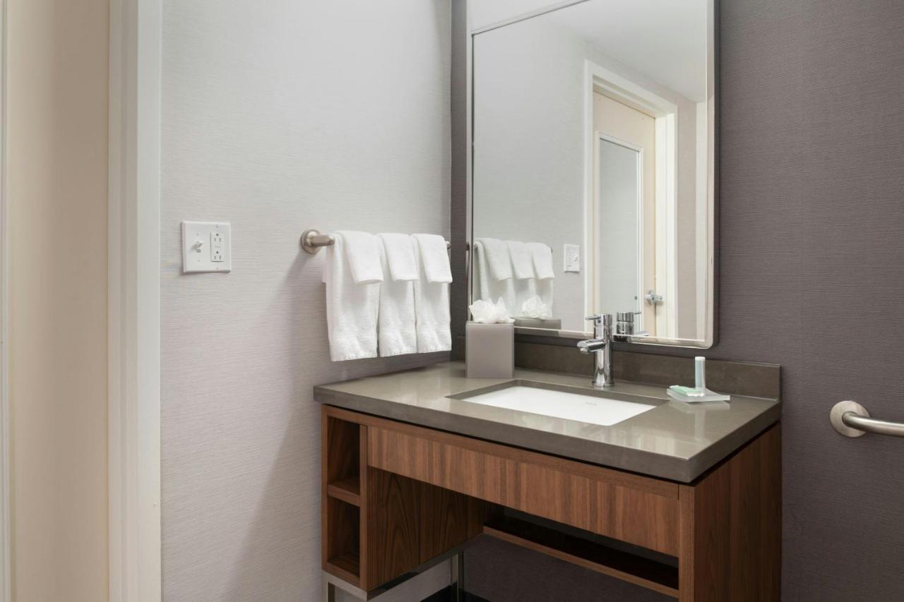 | Courtyard Providence Lincoln