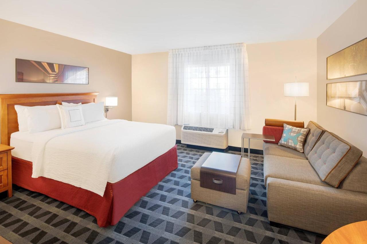 Queen Studio at TownePlace Suites by Marriott Bentonville Rogers