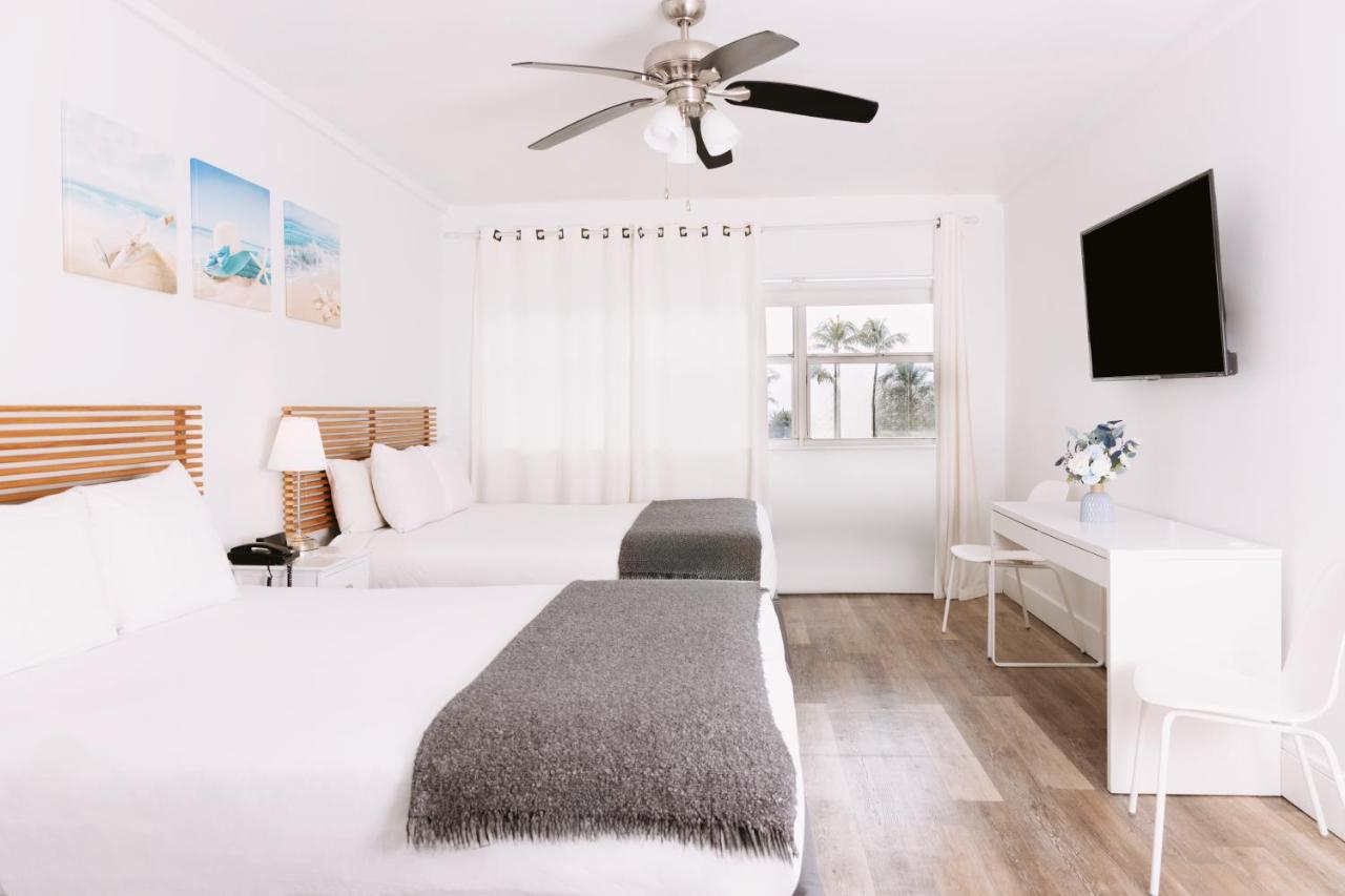 Deluxe Room with Two Double Beds at Lorraine Hotel