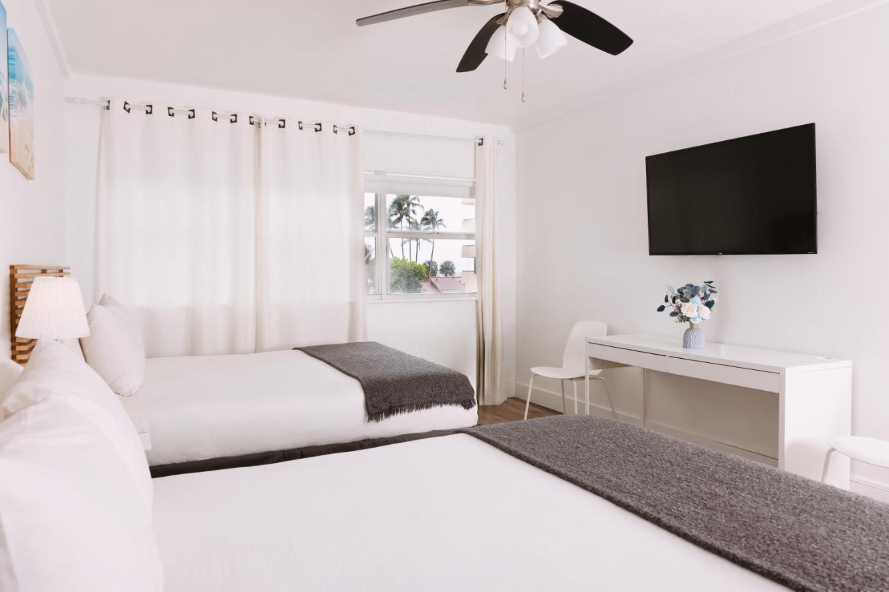 Deluxe Room with Two Double Beds at Lorraine Hotel