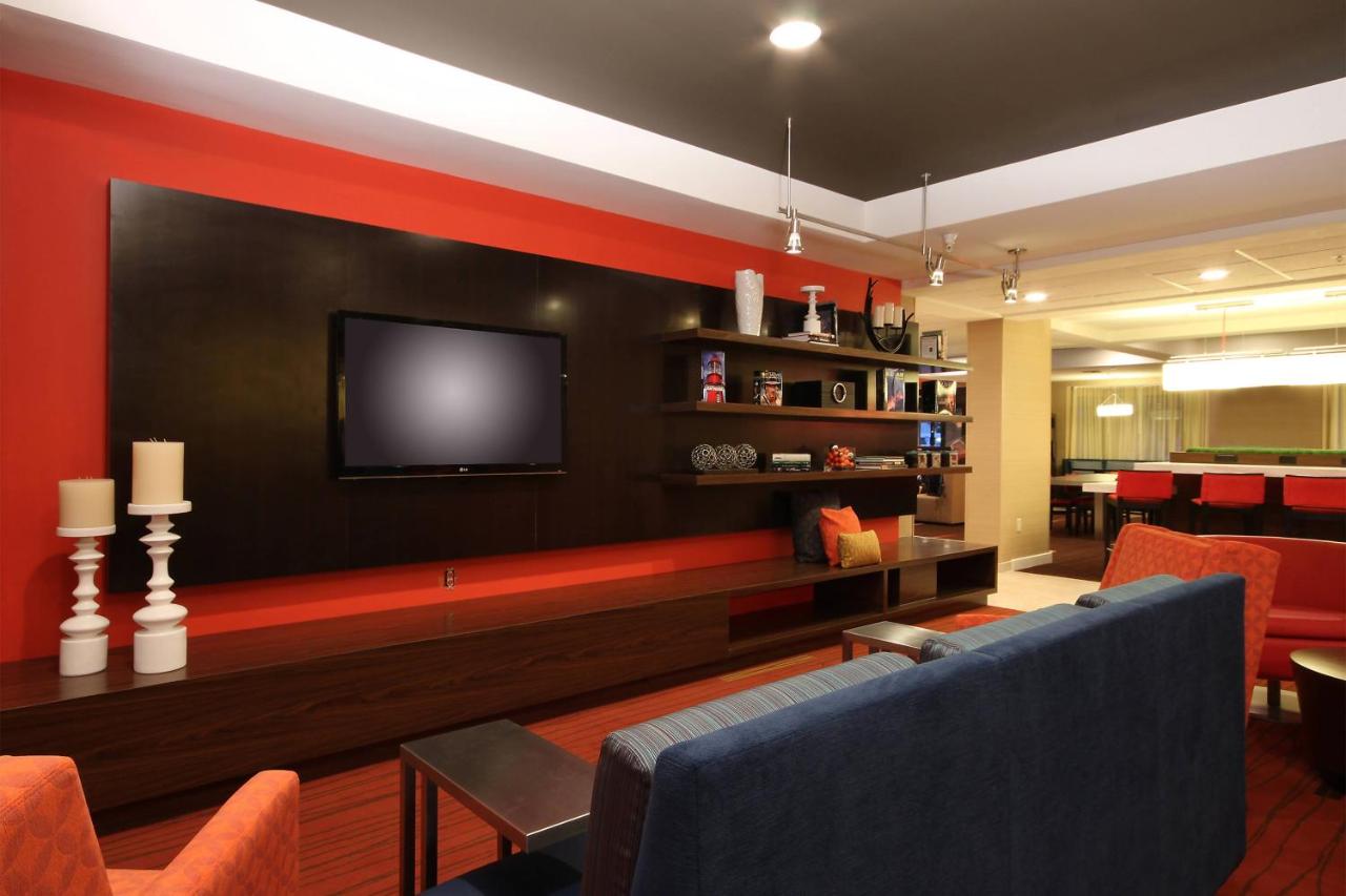 | Courtyard by Marriott Palmdale