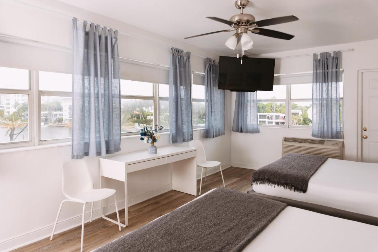 Deluxe Double Room with Balcony at Lorraine Hotel
