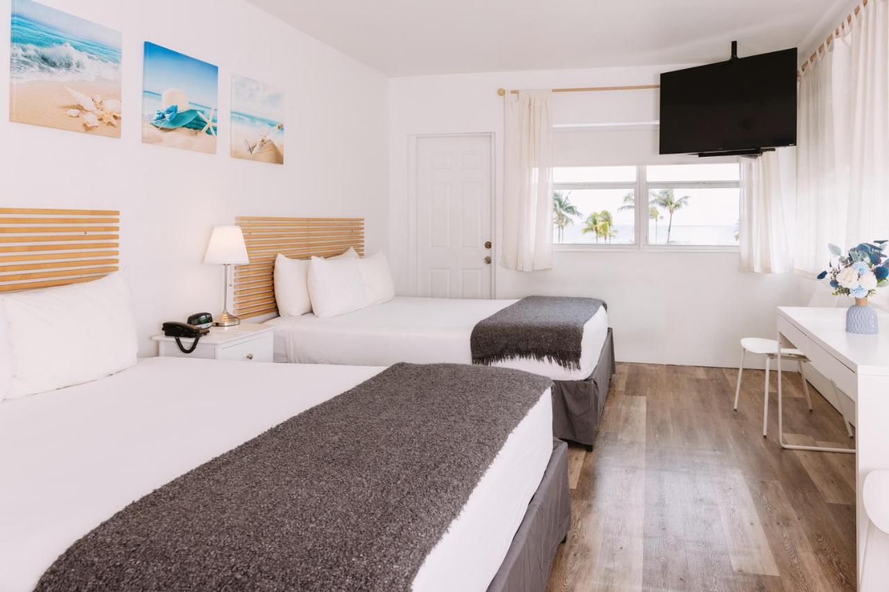 Deluxe Double Room with Balcony at Lorraine Hotel