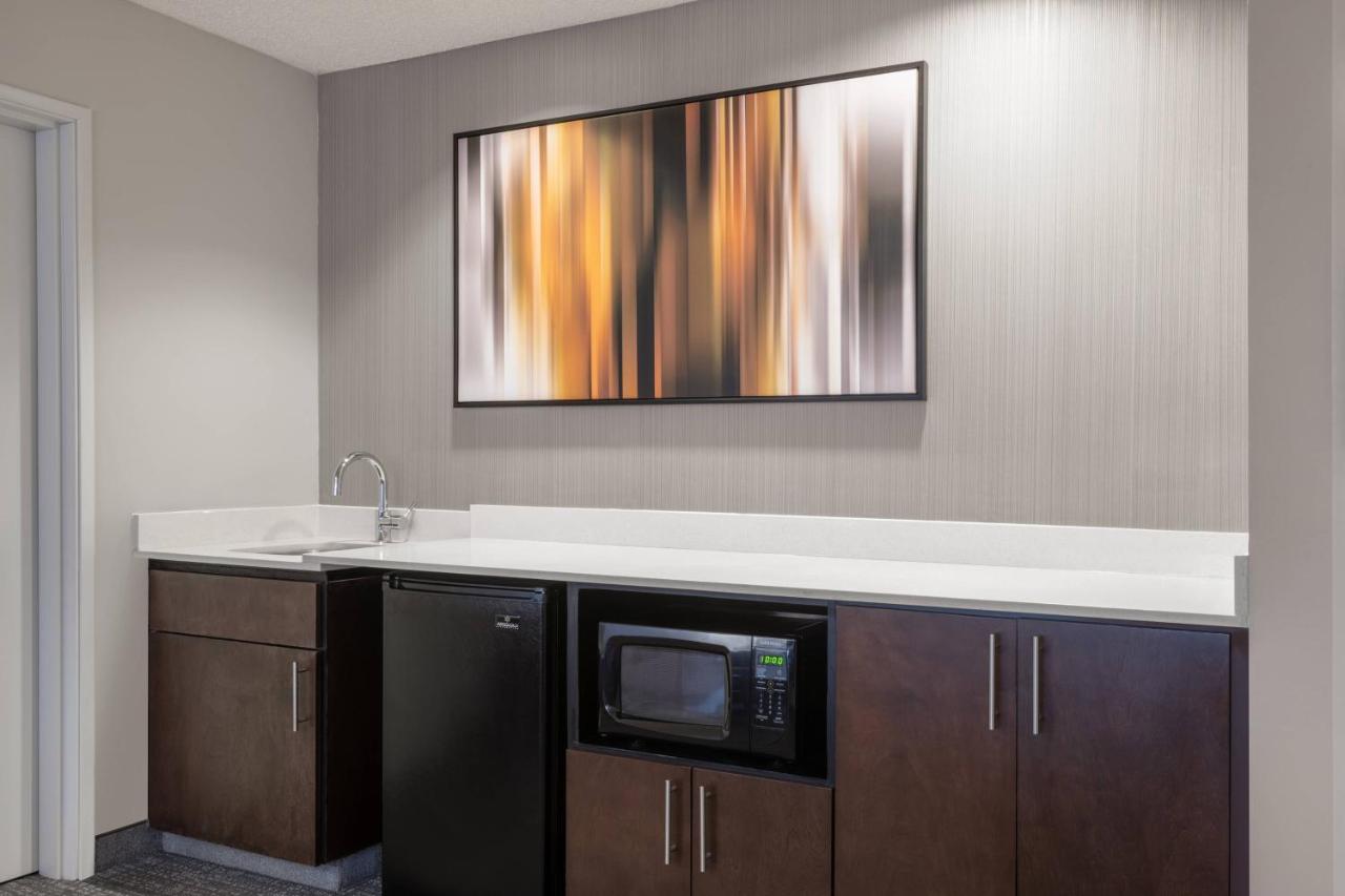 1 Bedroom 2 room Suite, 1 King, Sofa bed at Courtyard by Marriott Reno
