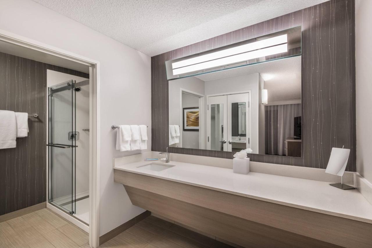 1 Bedroom 2 room Suite, 1 King, Sofa bed at Courtyard by Marriott Reno