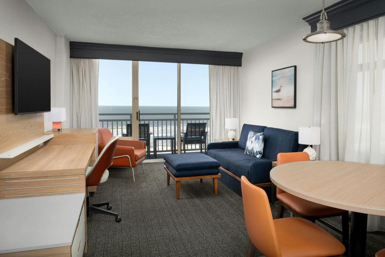 One-Bedroom King Suite - Oceanfront at Courtyard by Marriott Virginia Beach Oceanfront/North 37th Street