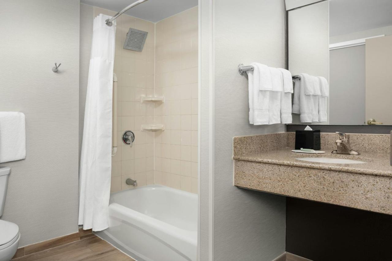 One-Bedroom King Suite - Oceanfront at Courtyard by Marriott Virginia Beach Oceanfront/North 37th Street