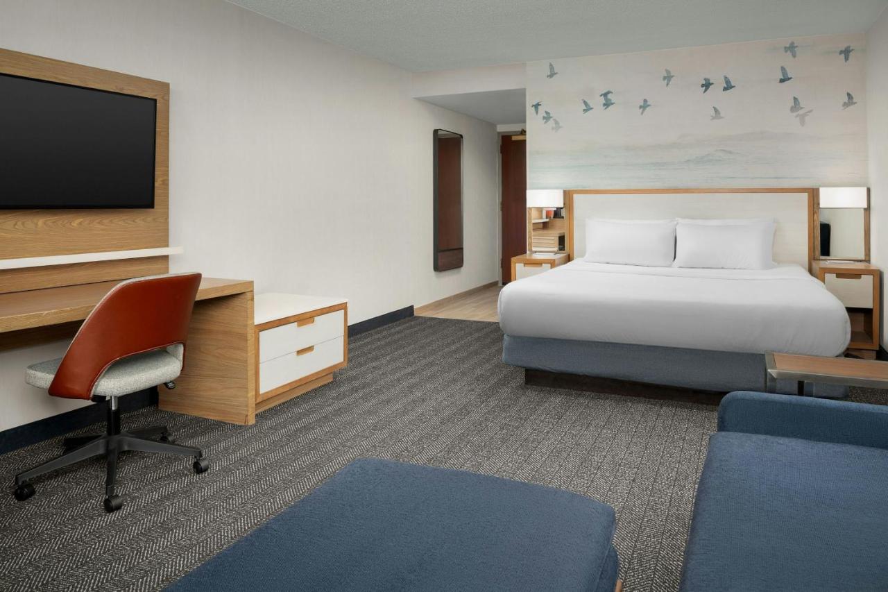 King Room with Sofa Bed - Oceanfront at Courtyard by Marriott Virginia Beach Oceanfront/North 37th Street