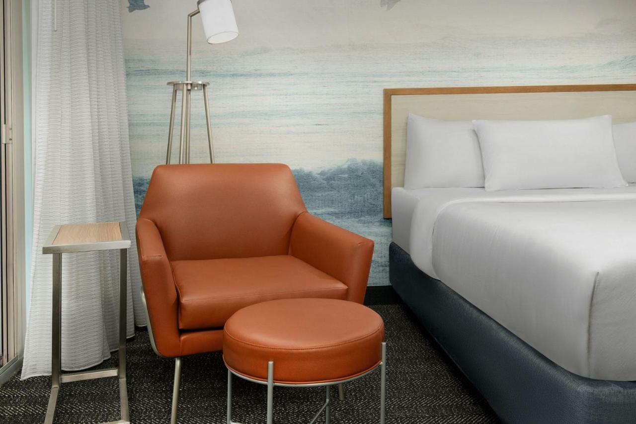 Queen Room with Two Queen Beds - Ocean Front at Courtyard by Marriott Virginia Beach Oceanfront/North 37th Street