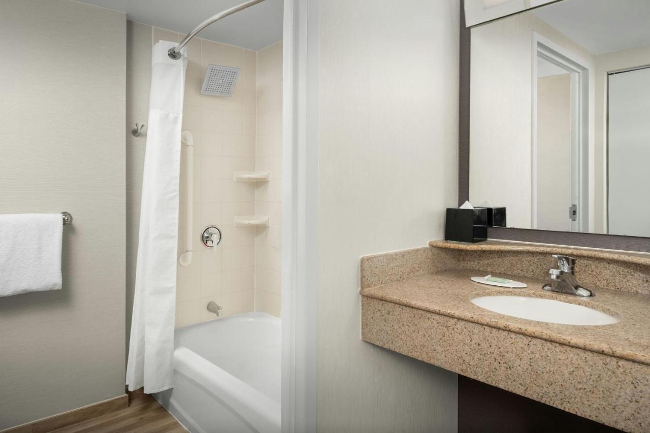King Room with Sofa Bed - Oceanfront at Courtyard by Marriott Virginia Beach Oceanfront/North 37th Street