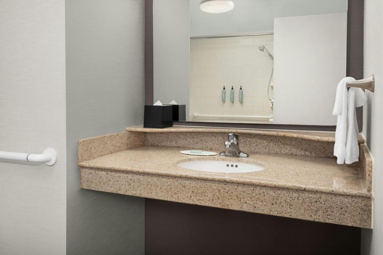 One-Bedroom King Suite - Oceanfront at Courtyard by Marriott Virginia Beach Oceanfront/North 37th Street