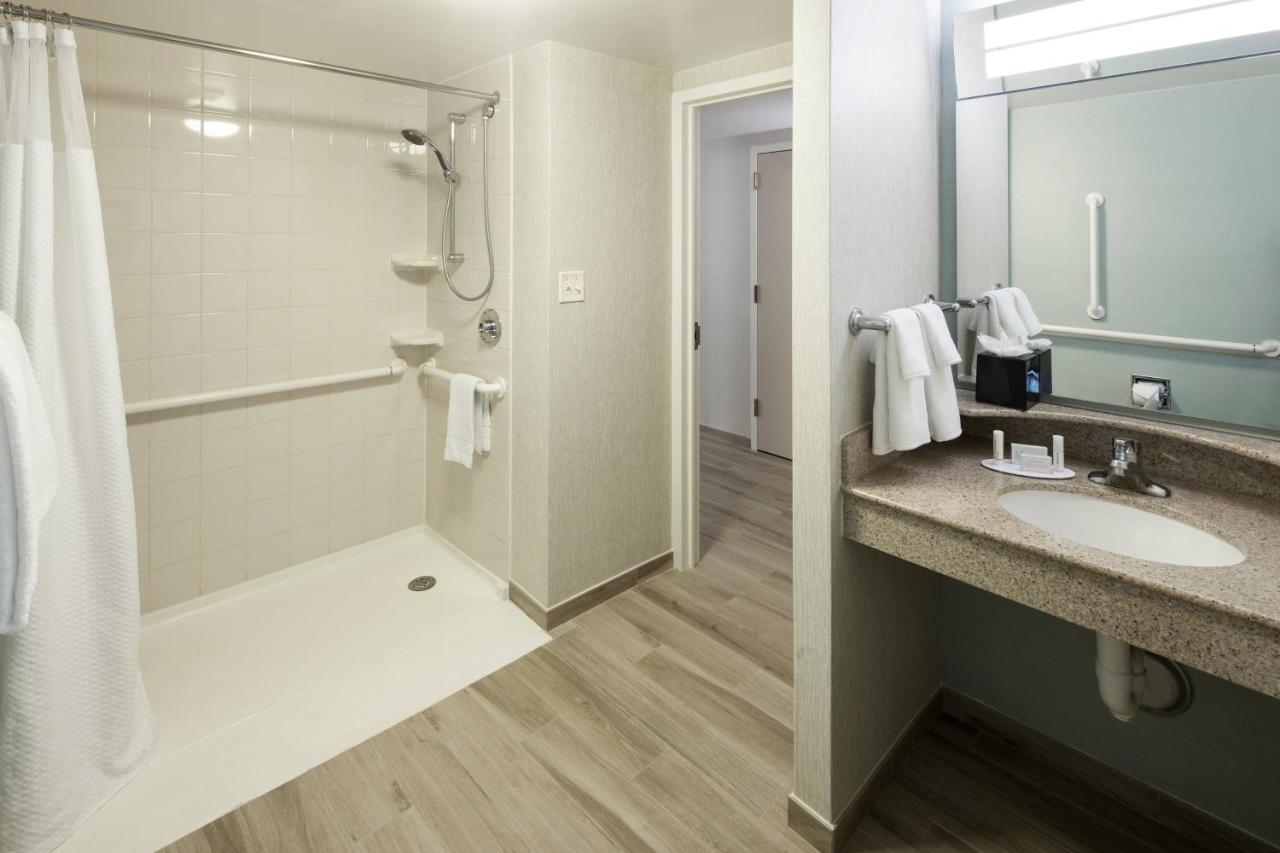 One-Bedroom King Suite - Oceanfront at Courtyard by Marriott Virginia Beach Oceanfront/North 37th Street