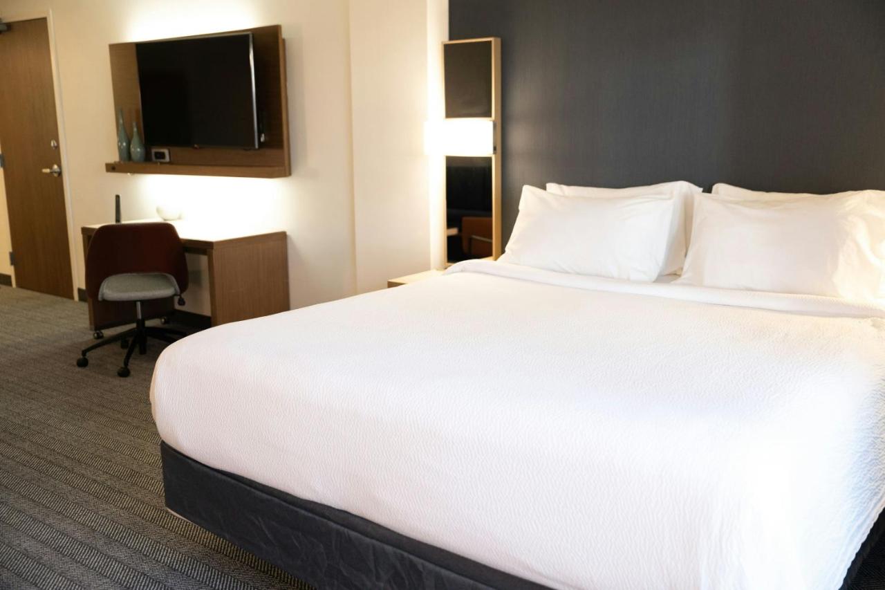 | Courtyard by Marriott Philadelphia Springfield