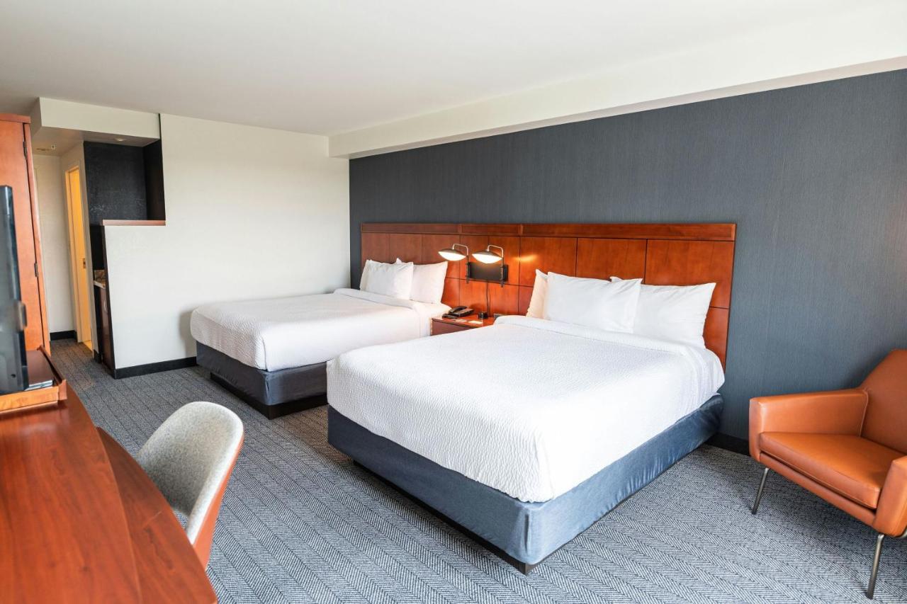 | Courtyard by Marriott Philadelphia Springfield