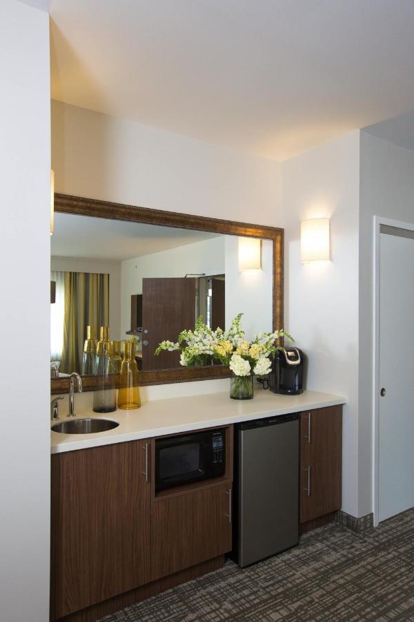 | Courtyard by Marriott Philadelphia Springfield