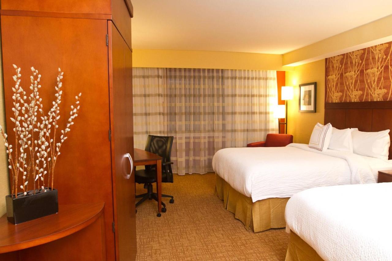 | Courtyard by Marriott Philadelphia Springfield