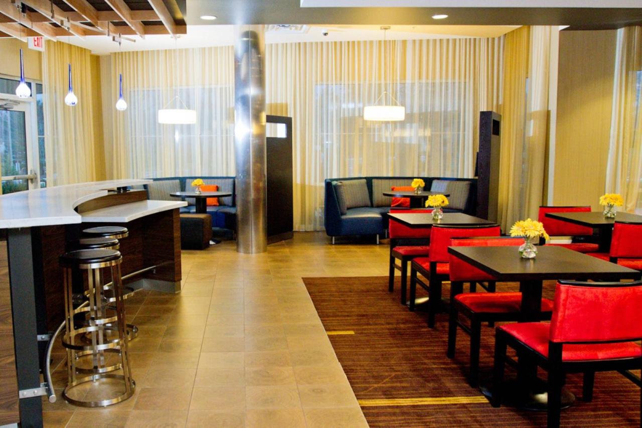 | Courtyard by Marriott Philadelphia Springfield