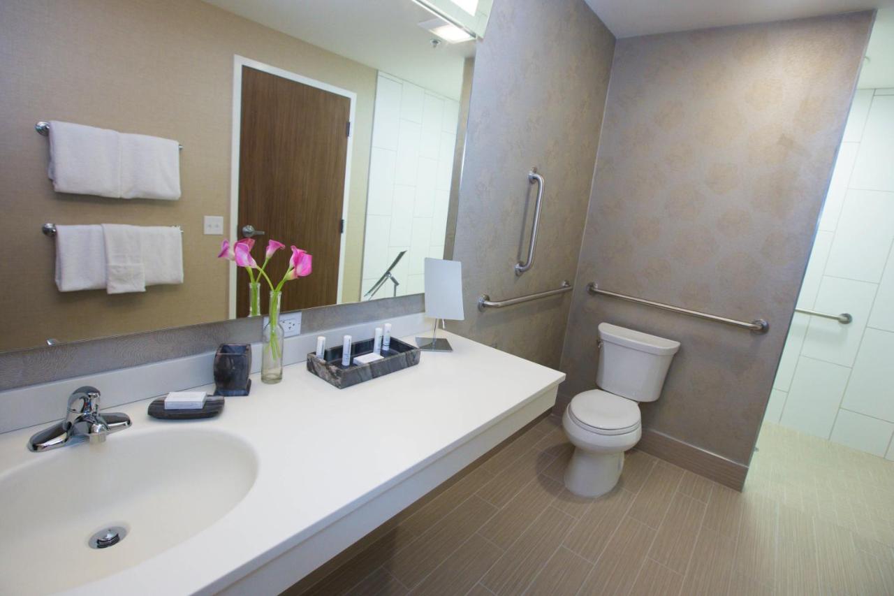 | Courtyard by Marriott Philadelphia Springfield