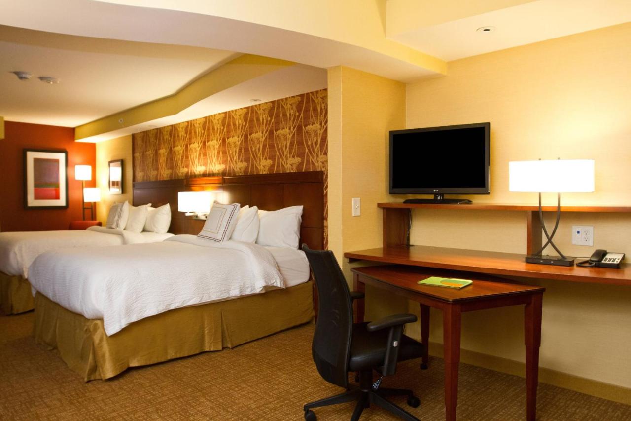 | Courtyard by Marriott Philadelphia Springfield