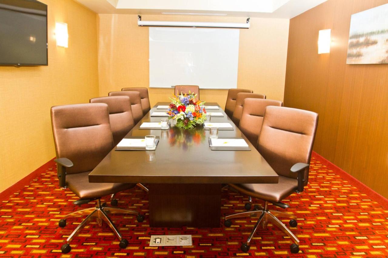 | Courtyard by Marriott Philadelphia Springfield