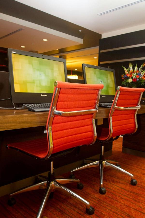 | Courtyard by Marriott Philadelphia Springfield
