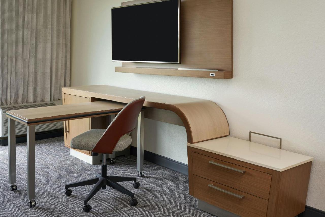 Deluxe, Guest room, 2 Queen, Balcony at Courtyard by Marriott Fort Lauderdale Weston