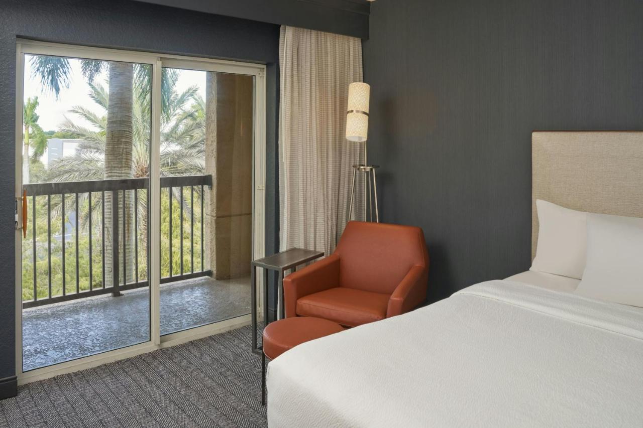 Deluxe, Guest room, 2 Queen, Balcony at Courtyard by Marriott Fort Lauderdale Weston
