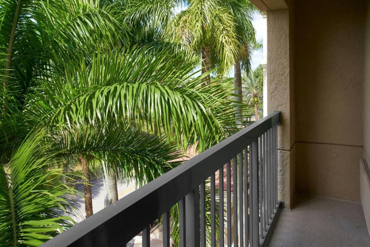Deluxe, Guest room, 2 Queen, Balcony at Courtyard by Marriott Fort Lauderdale Weston