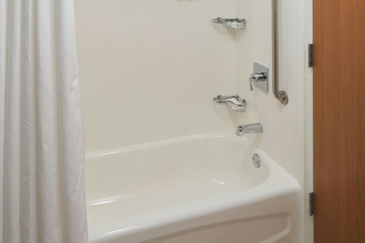 Deluxe, Guest room, 2 Queen, Balcony at Courtyard by Marriott Fort Lauderdale Weston