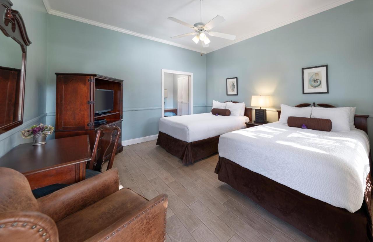 Standard Double Queen Room at Lavender Inn by the Sea