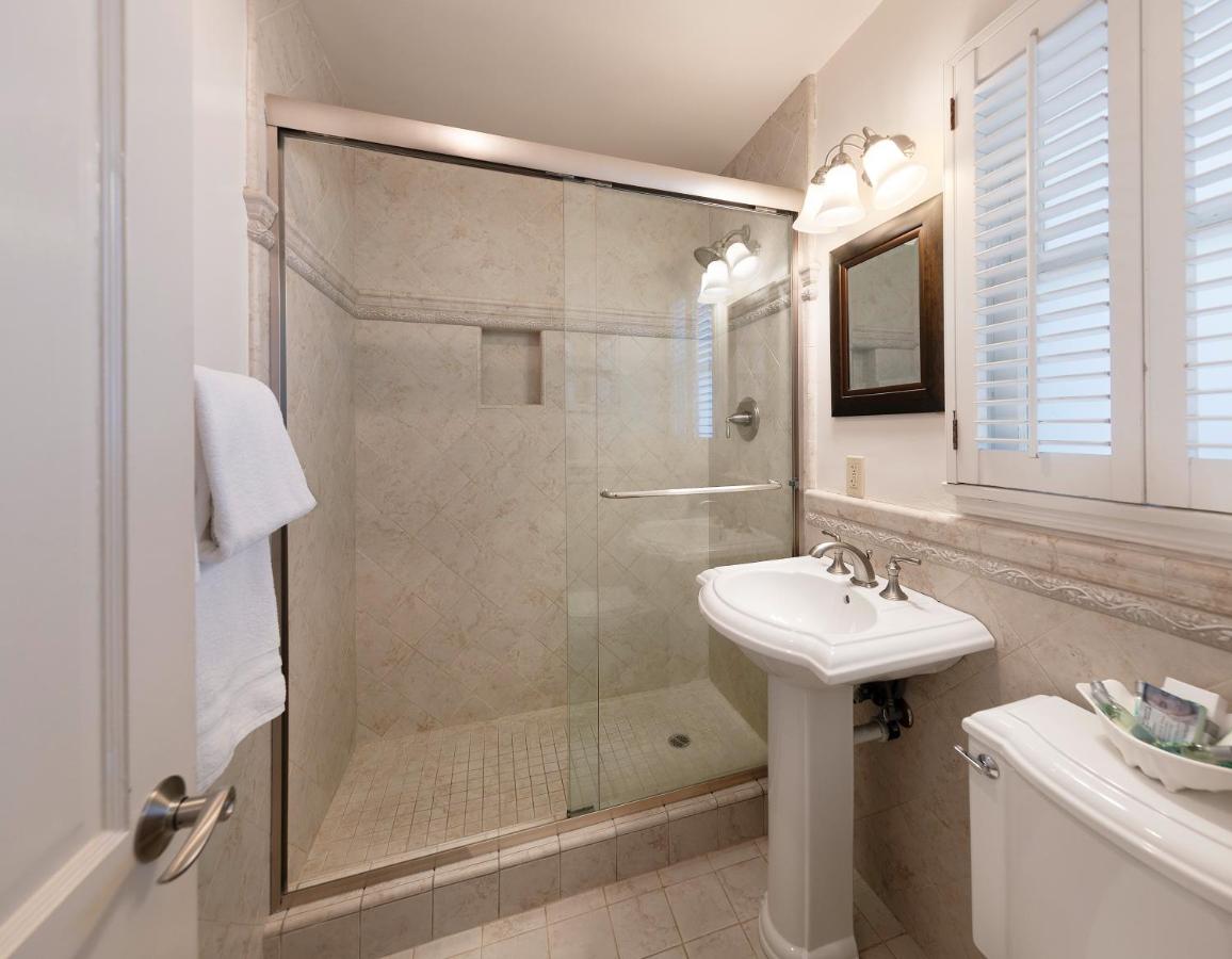 Standard King Room at Lavender Inn by the Sea