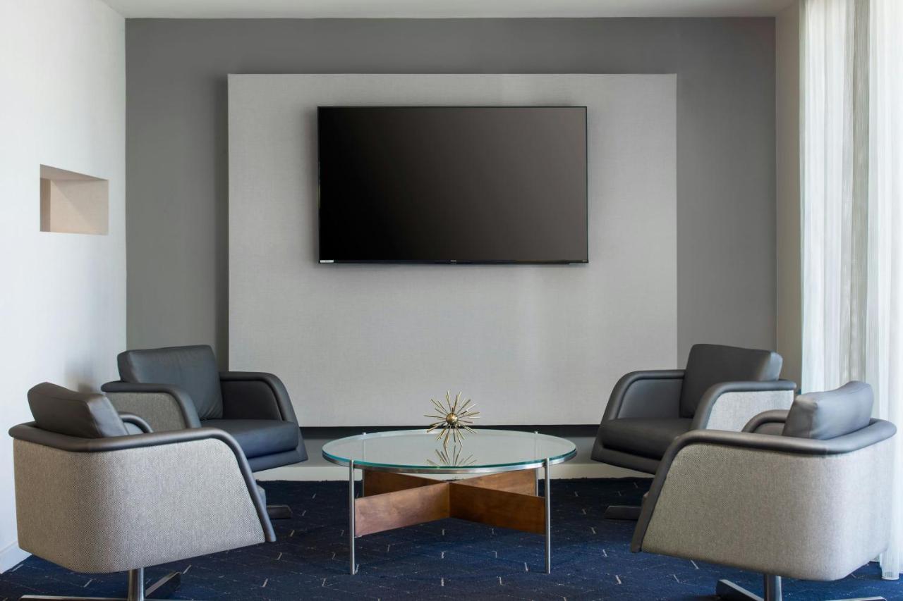 | Courtyard by Marriott Phoenix Airport