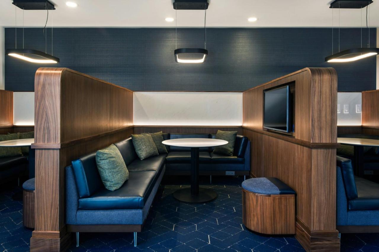 | Courtyard by Marriott Phoenix Airport