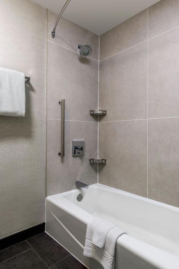 1 Bedroom Suite, 1 King, Sofa bed at Courtyard by Marriott Phoenix Airport