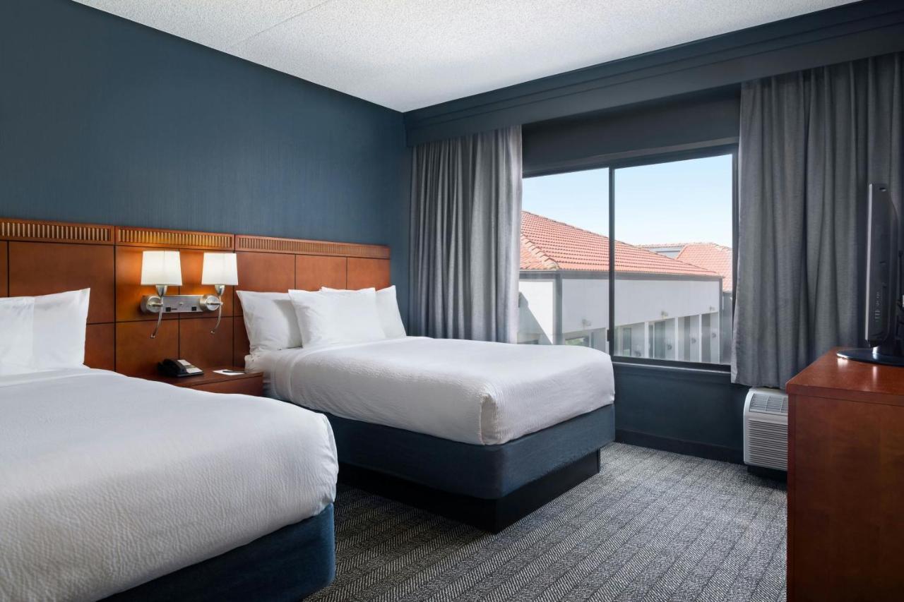 | Courtyard by Marriott Phoenix Airport