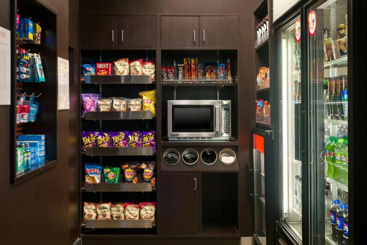 | Courtyard by Marriott Phoenix Airport