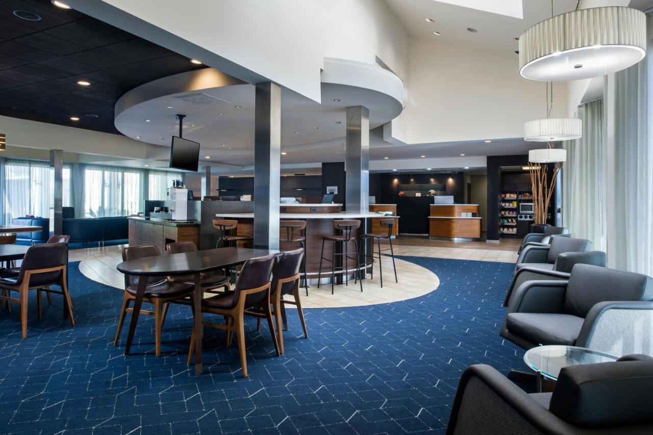 | Courtyard by Marriott Phoenix Airport