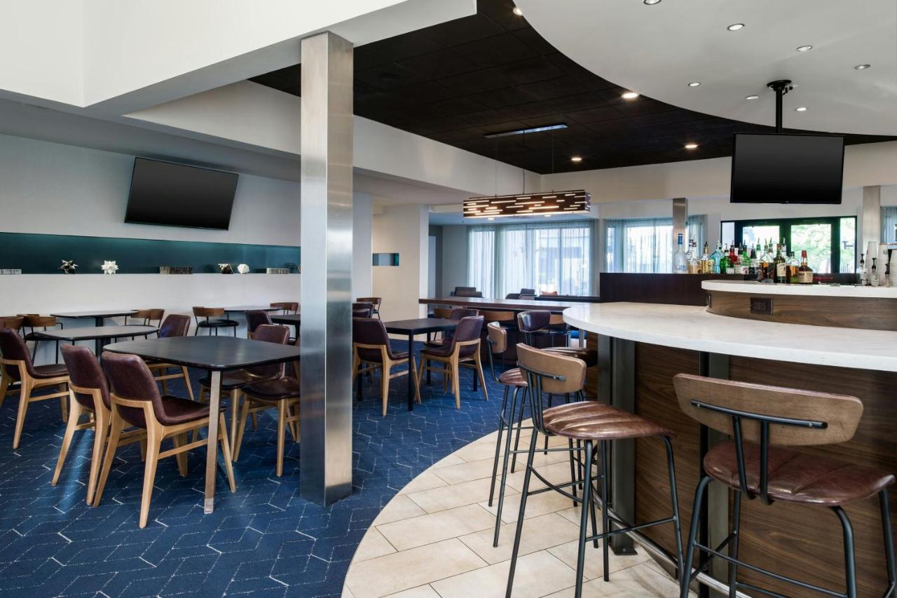 | Courtyard by Marriott Phoenix Airport