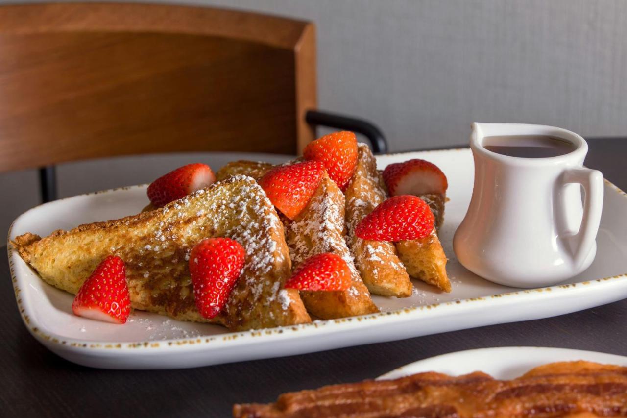 | Courtyard by Marriott Phoenix Airport