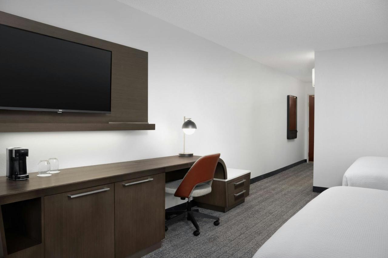 Double Room with Two Double Beds and Adapted Tub - Mobility and Hearing Accessible at Courtyard by Marriott Lakeland