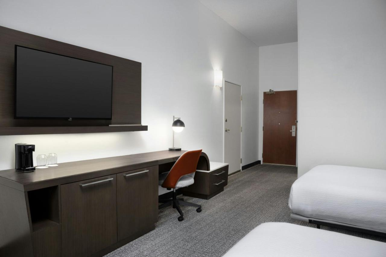 Double Room with Two Double Beds and Adapted Tub - Mobility and Hearing Accessible at Courtyard by Marriott Lakeland