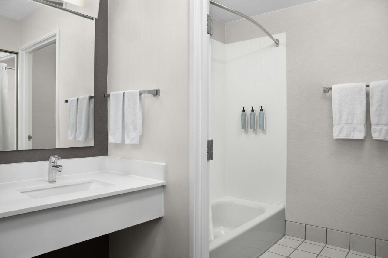 King Room with Sofa Bed at Courtyard by Marriott Lakeland