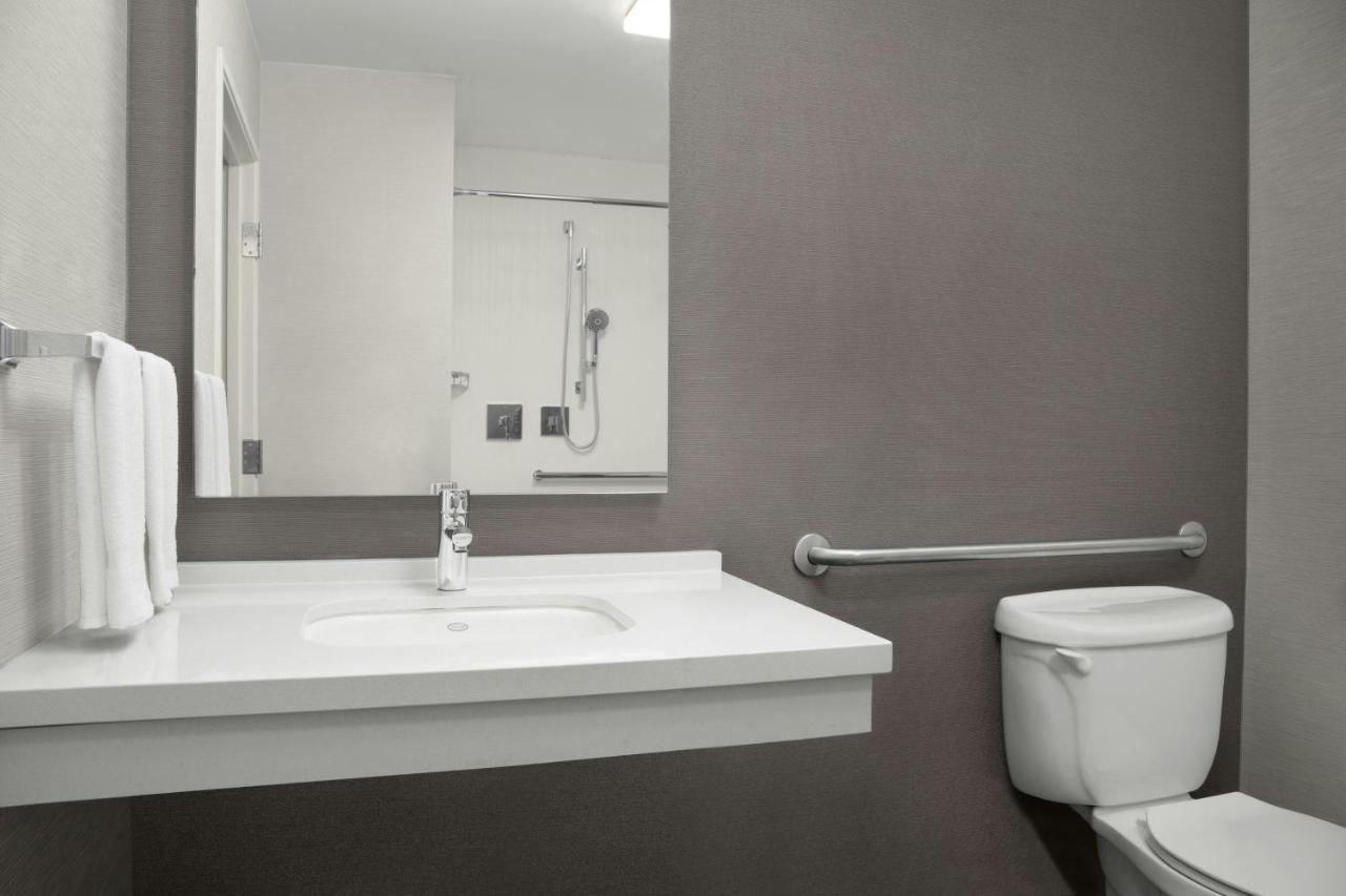 Double Room with Two Double Beds and Adapted Tub - Mobility and Hearing Accessible at Courtyard by Marriott Lakeland