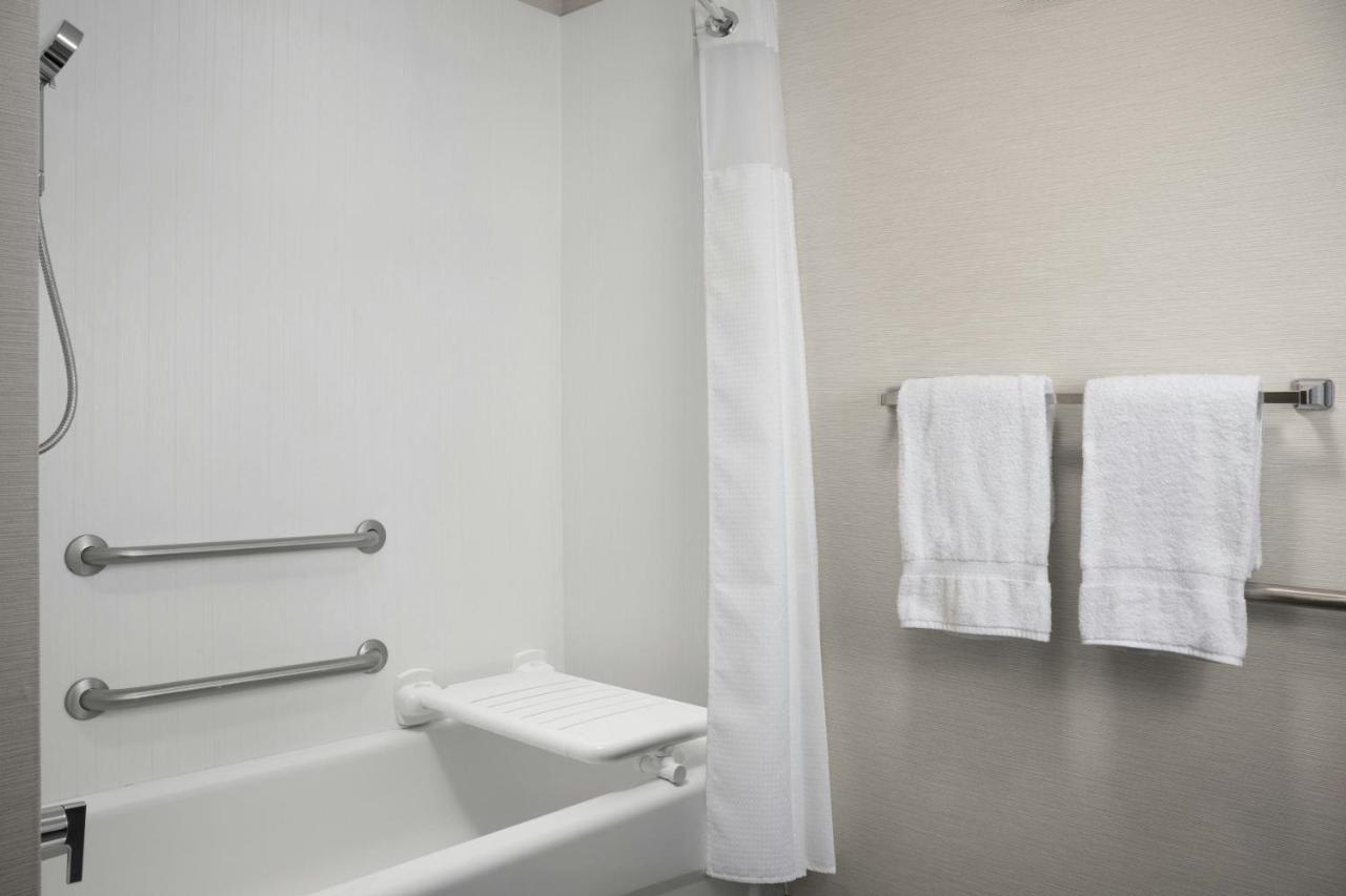 King Room with Sofa Bed at Courtyard by Marriott Lakeland
